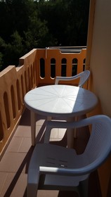Leonidas Rooms & Studios