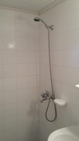 Leonidas Rooms & Studios