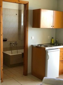 Leonidas Rooms & Studios