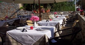 Lola's Hotel