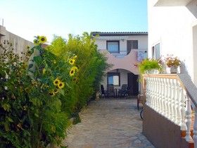 Lola's Hotel