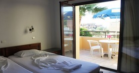 Lola's Hotel