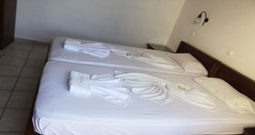 Lola's Hotel