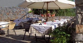 Lola's Hotel