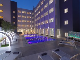 Melrose Hotel