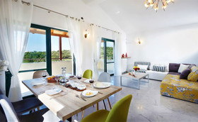 Discrete Villa Lappa