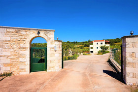 Discrete Villa Lappa