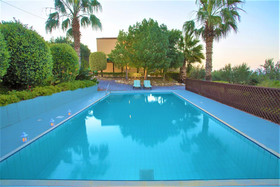 disCrete Villa Maroulas
