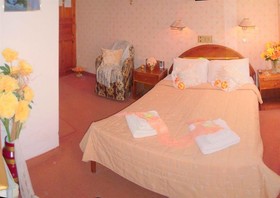 Faros Rooms & Suites