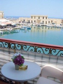 Faros Rooms & Suites