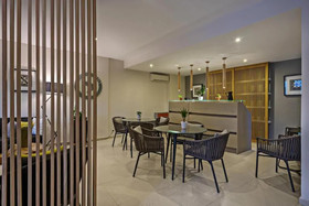Icarus Suites & Apartments