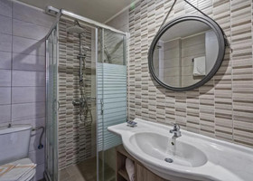Icarus Suites & Apartments
