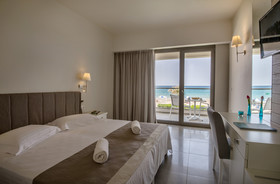 Iperion Beach Hotel
