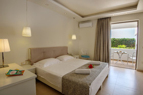 Iperion Beach Hotel