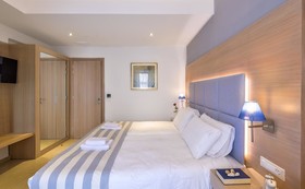 Leonidas Studios & Apartments