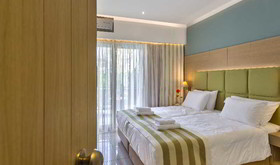 Leonidas Studios & Apartments