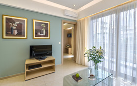 Leonidas Studios & Apartments