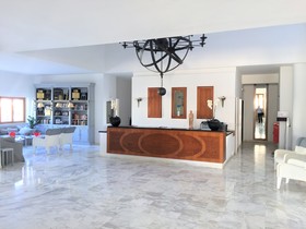Leoniki Residence