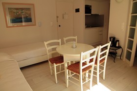 Leoniki Residence