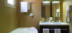 Macaris Suites & Spa