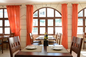 Macaris Suites & Spa