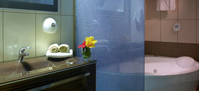 Macaris Suites & Spa