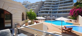 Macaris Suites & Spa