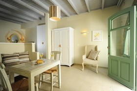 Mythos Suites Hotel
