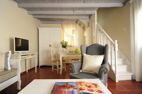 Mythos Suites Hotel