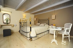 Mythos Suites Hotel