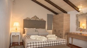 Porto Enetiko Suites