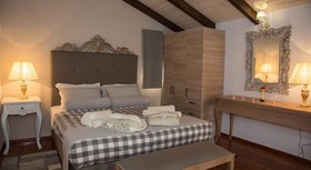 Porto Enetiko Suites