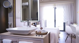 Pearl Beach Hotel