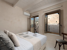 Sutor Chic Manor