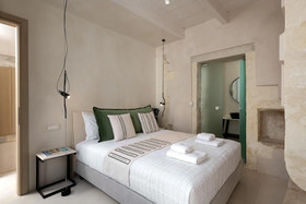 Sutor Chic Manor