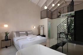 Sutor Chic Manor