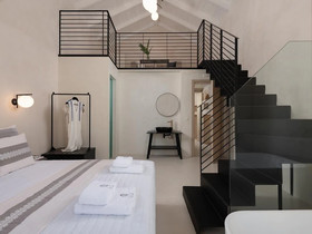 Sutor Chic Manor