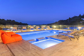 Villa Etesian