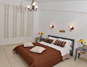 Yacinthos Hotel Apartments