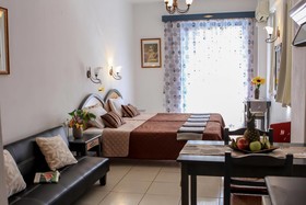 Yacinthos Hotel Apartments