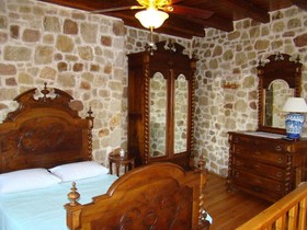 Lithos Houses