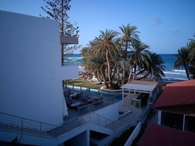 Ari Beach