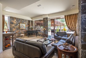 Dias Hotel & Apartments