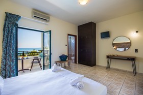 Dias Hotel & Apartments