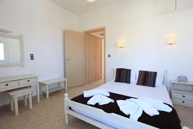 Iraklis Apartments