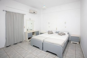 Iraklis Apartments