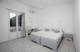 Iraklis Apartments