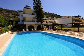 Iraklis Apartments