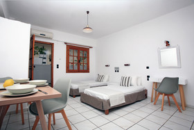 Iraklis Apartments