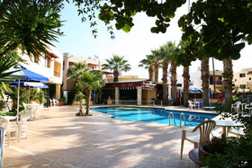 Latania Studios & Apartments